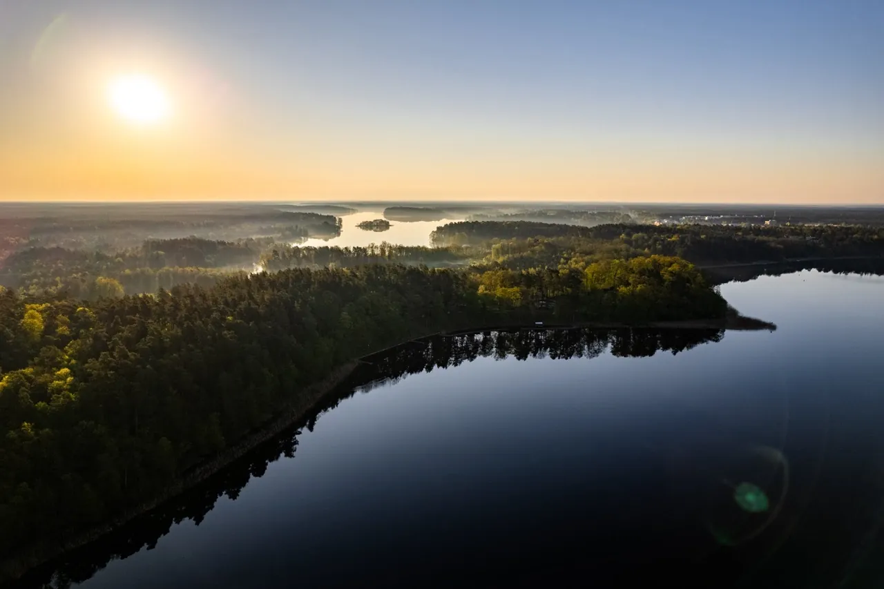 Ośrodek Klonownica nad jeziorem z lotu ptaka